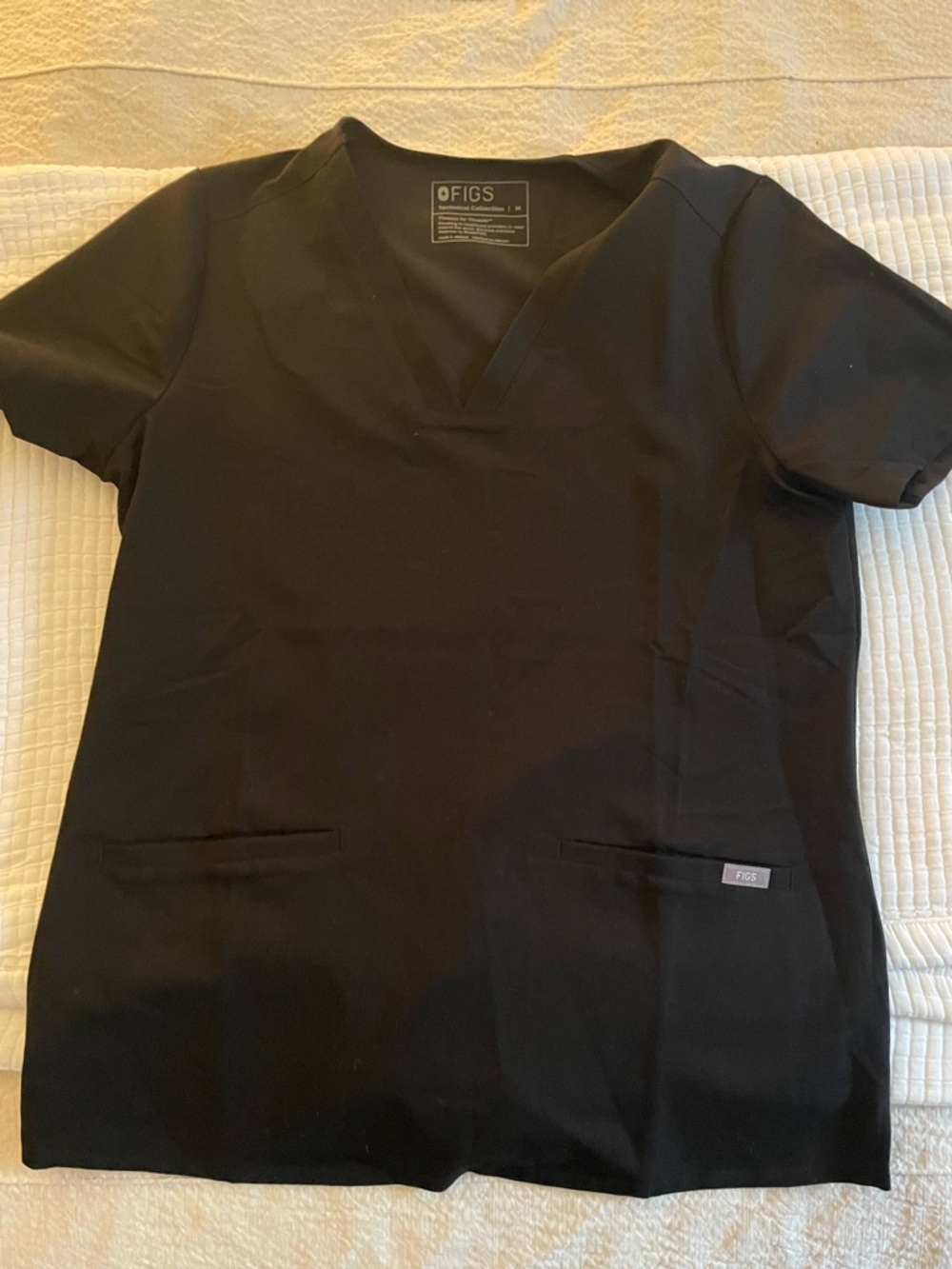 FIGS Black Casma 3 pocket scrub top size medium